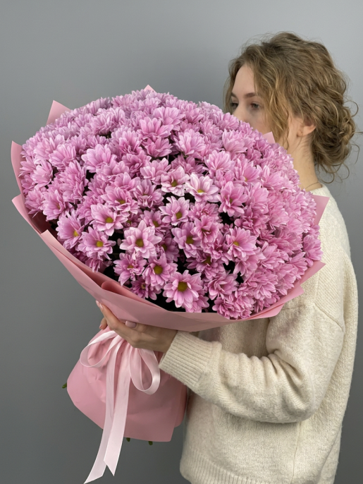 Букет из 35 розовых кустовых хризантем