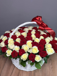 Красные и Белые розы в Корзине 101 шт
