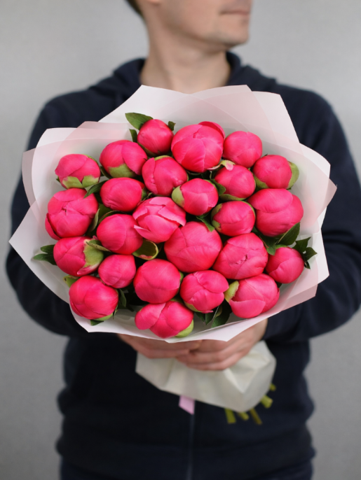 Букет из 25 Коралловых Пионов