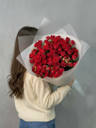 Букет из 25 красных кустовых роз