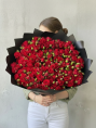 Букет из 51 красной кустовой розы