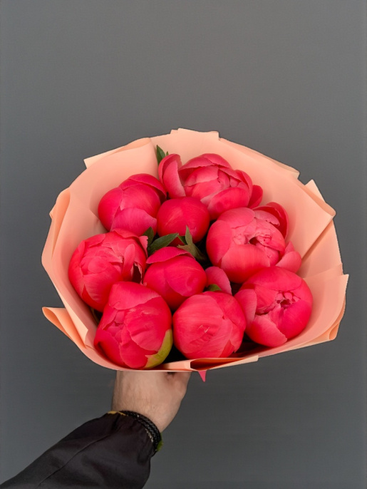Букет из 9 Коралловых Пионов