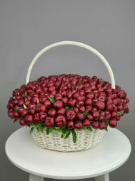 Корзина из 101 Бордового Пиона