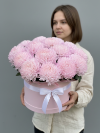 Розовые хризантемы Магнум в шляпной коробке 15