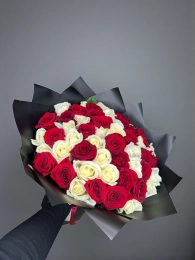 Букет из 51 Красной и Белой Розы Классика