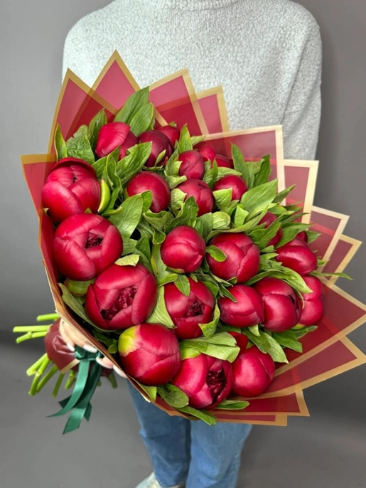 Букет из 25 Бордовых Пионов