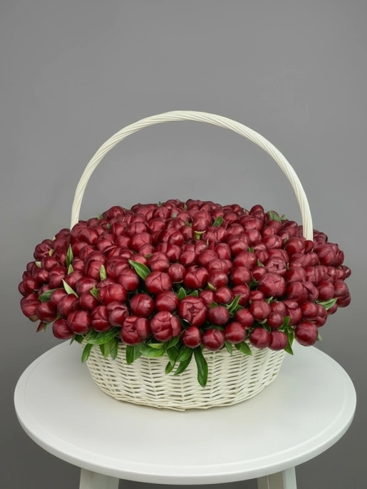Корзина из 101 Бордового Пиона