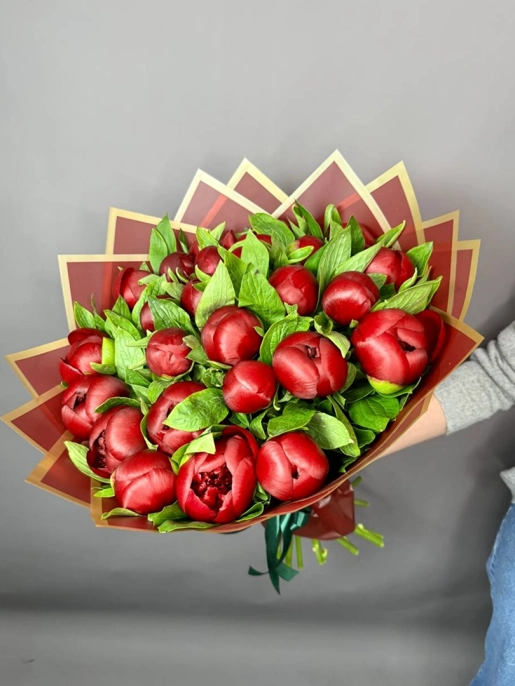 Букет из 25 Бордовых Пионов