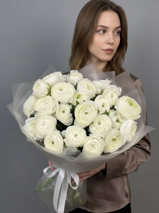 Букет из 25 белых ранункулюсов