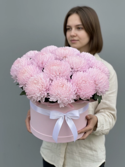 Розовые хризантемы Магнум в шляпной коробке 15