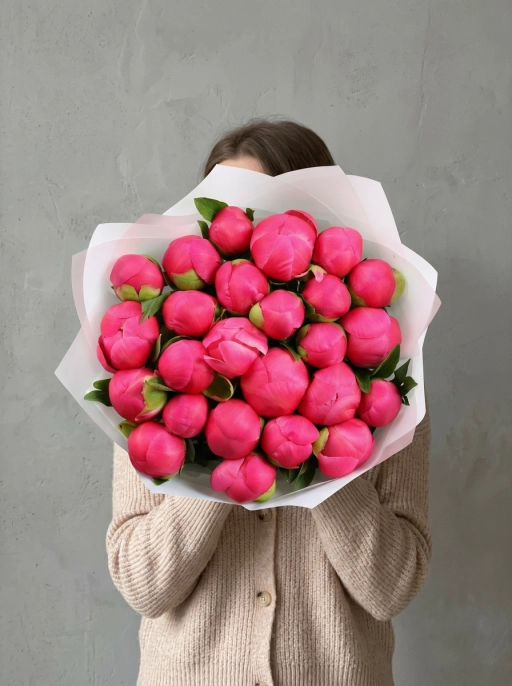 Букет из 25 Коралловых Пионов