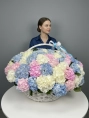корзина из 101 гортензии Кения (микс розовых, голубых и белых)