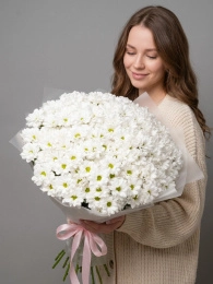 Букет из 25 белых кустовых хризантем
