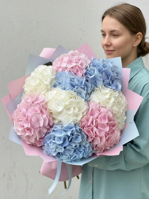 Букет из 9 гортензий Голландия (микс розовых, белых и голубых)