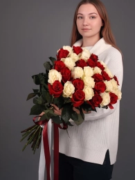 Букет из 35 красных и белых роз Эквадор 70 см